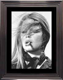 Tableau cinéma Brigitte Bardot - Image Haute Qualité sous Verre - Encadrement Argent - Dimensions 74X94 cm